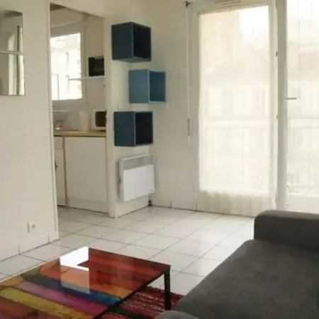 Appartement Studio Cosy Pour Passer L'ete A Parijs